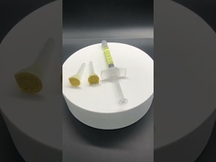 El relleno dérmico de la inyección de ácido hialurónico elimina las líneas del cuello de las ojeras de los ojos